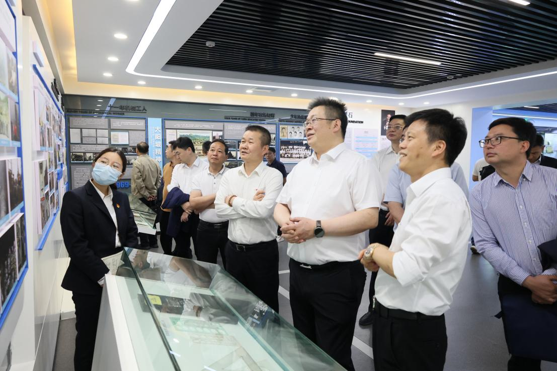 湖南钢铁集团党委书记、董事长李建宇到优德88智能调研交流