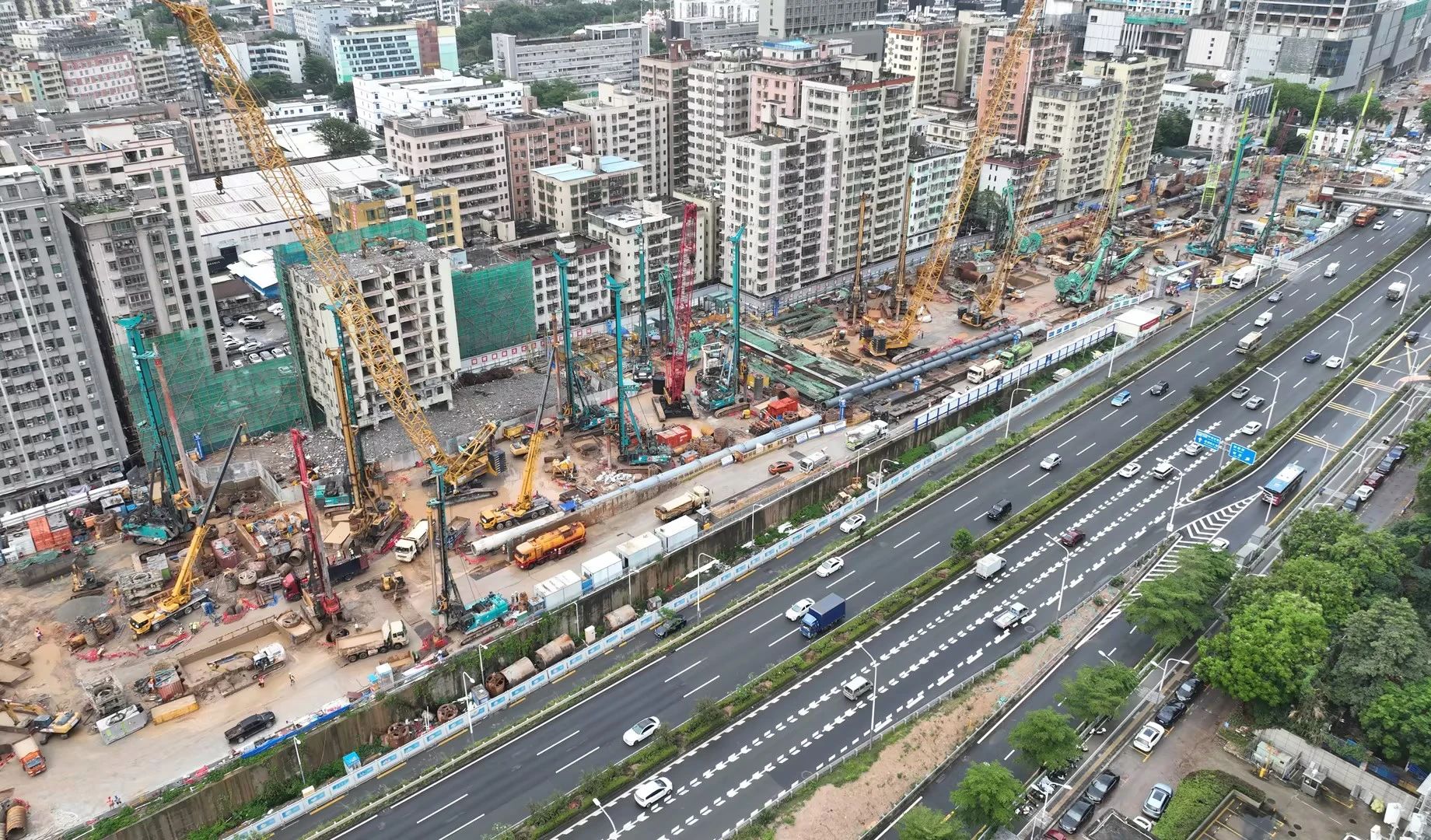 性能突出，，，，，超强助力！优德88智能旋挖钻机助力深圳地铁五和站施工