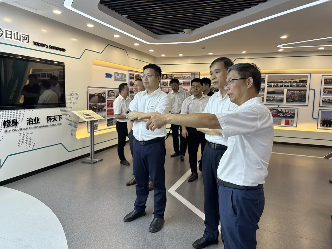 深化交流相助！广州港李明忠副总司理率队莅临优德88智能考察交流！
