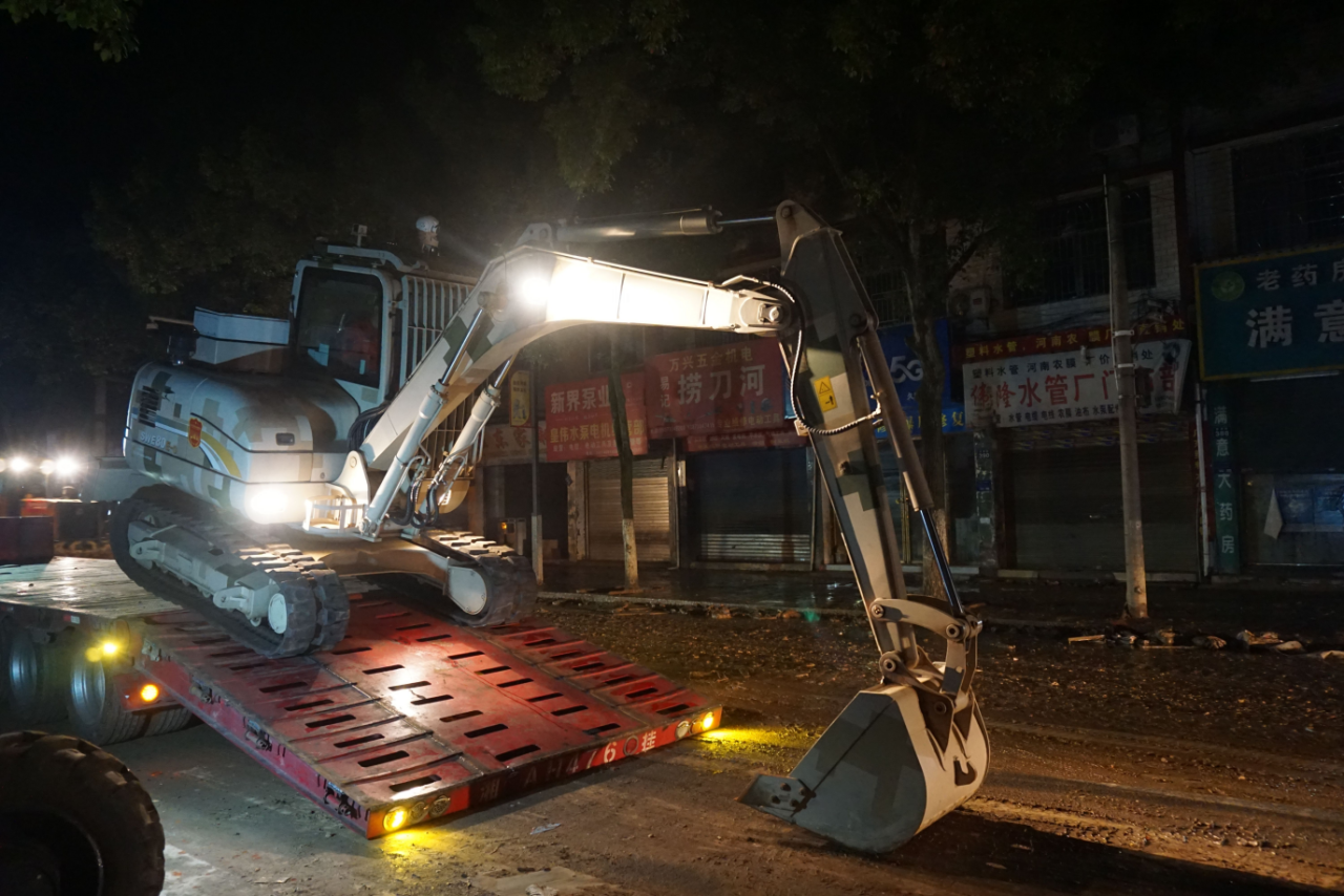 驰援湖南平江抗洪抢险，，，，，共克时艰显继承