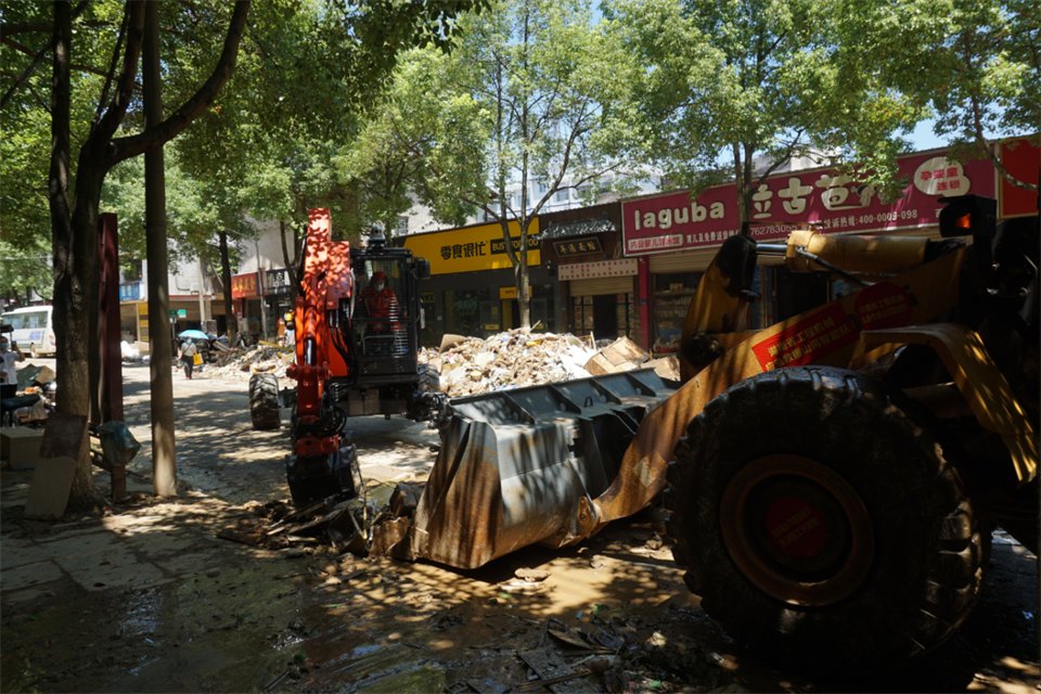 驰援湖南平江抗洪抢险，，，，，共克时艰显继承