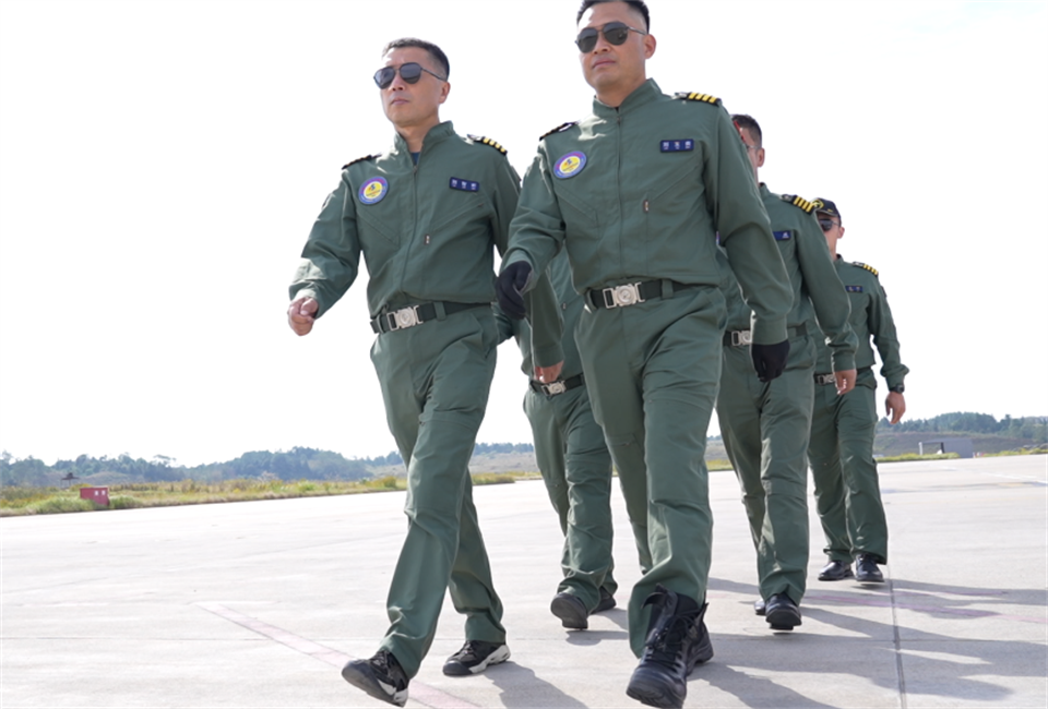 十年织得优德88秀，，，，，，践行初心创未来！优德88航行演出队建设10周年庆典活动盛大举行