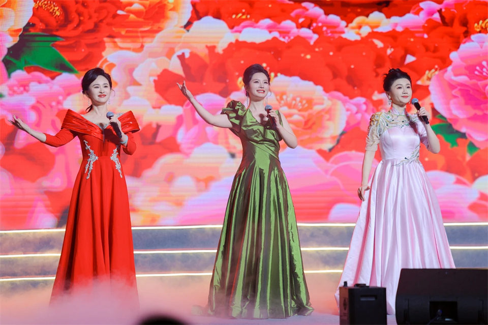 立异引领价值 理想成绩未来——庆祝优德88智能建设25周年表扬大会暨文艺晚会盛大举行