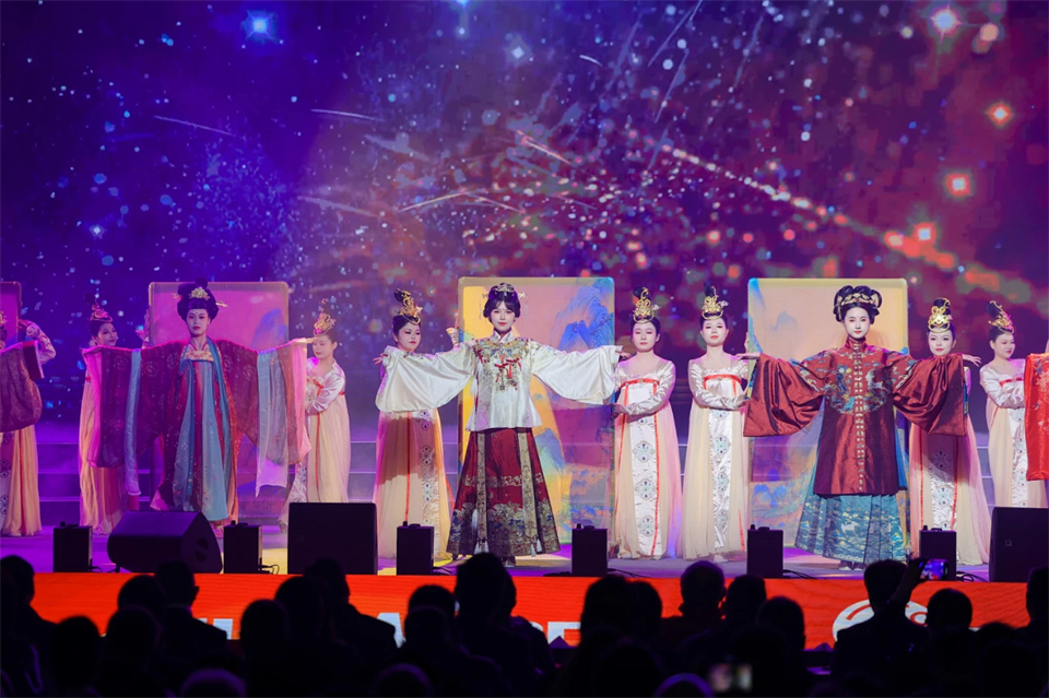 立异引领价值 理想成绩未来——庆祝优德88智能建设25周年表扬大会暨文艺晚会盛大举行