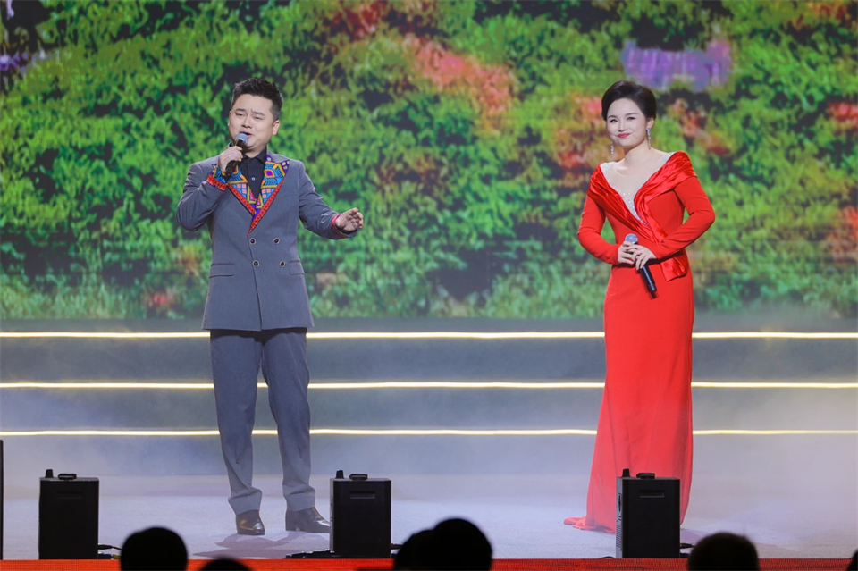 立异引领价值 理想成绩未来——庆祝优德88智能建设25周年表扬大会暨文艺晚会盛大举行