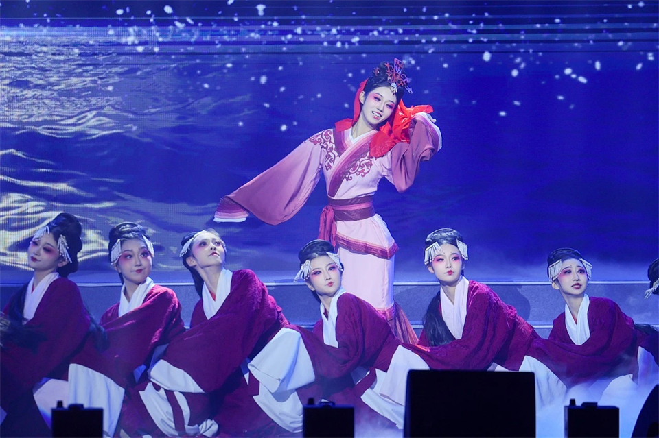 立异引领价值 理想成绩未来——庆祝优德88智能建设25周年表扬大会暨文艺晚会盛大举行