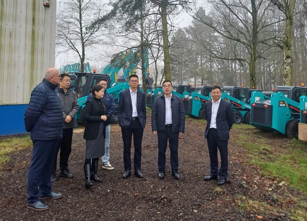 广州工控集团总司理王福铸率队考察优德88智能欧洲子公司