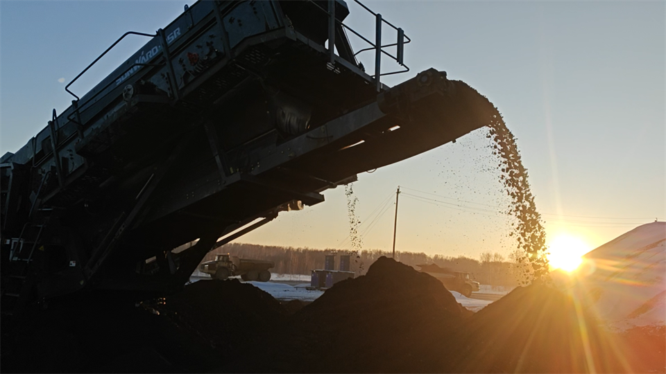 不惧-30℃极寒挑战，，，，，，优德88普石勒破碎筛分装备稳固运行！