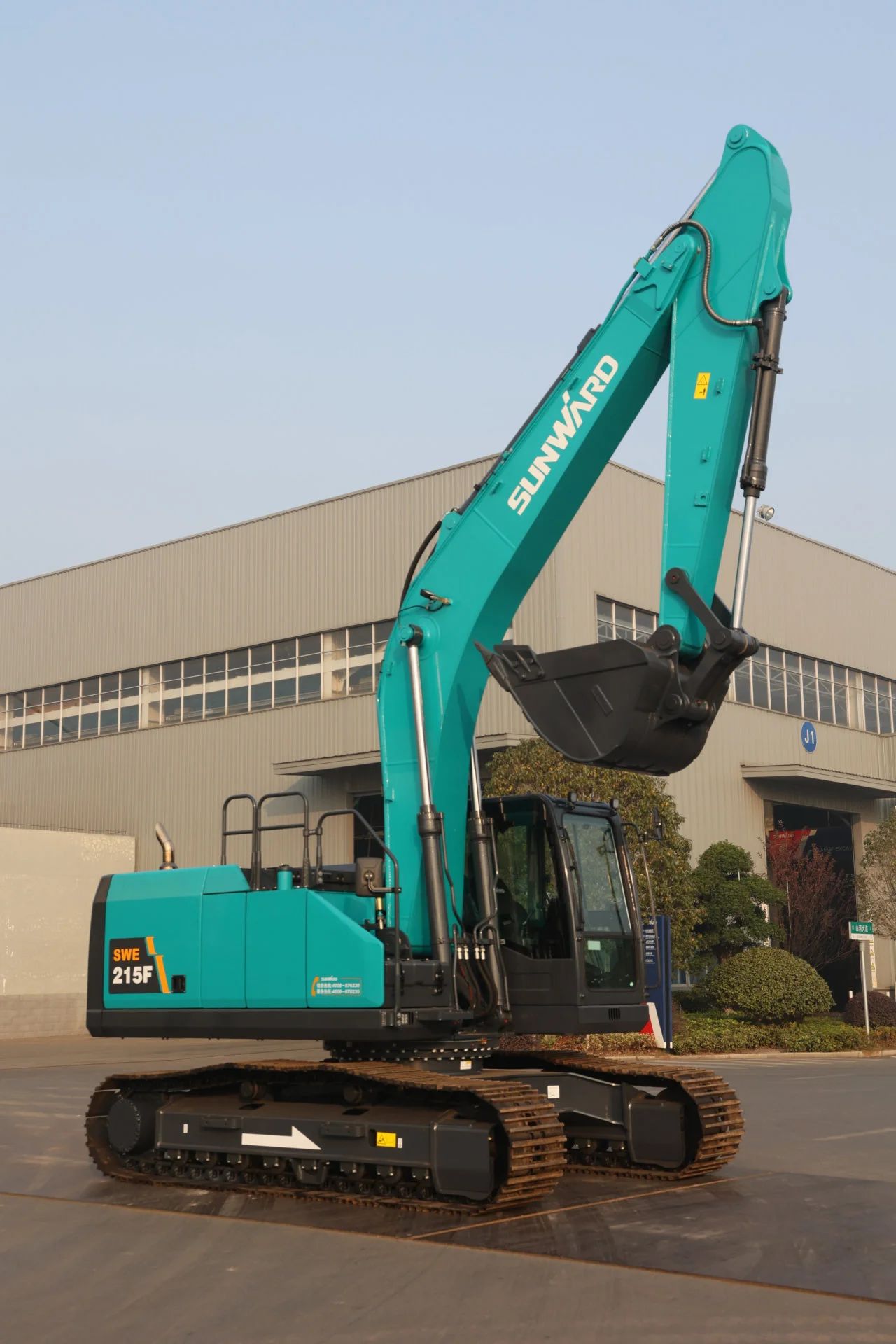 聚焦市场需求，，优德88智能三款精品工程液压挖掘机乐成下线