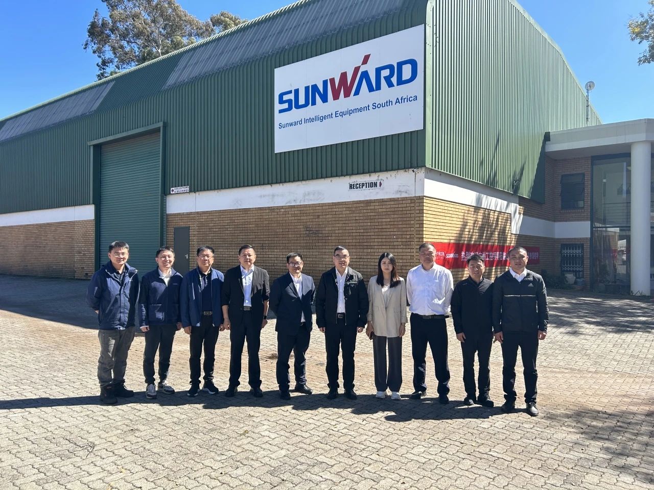 广州工控集团总司理王福铸率队考察优德88智能南非子公司
