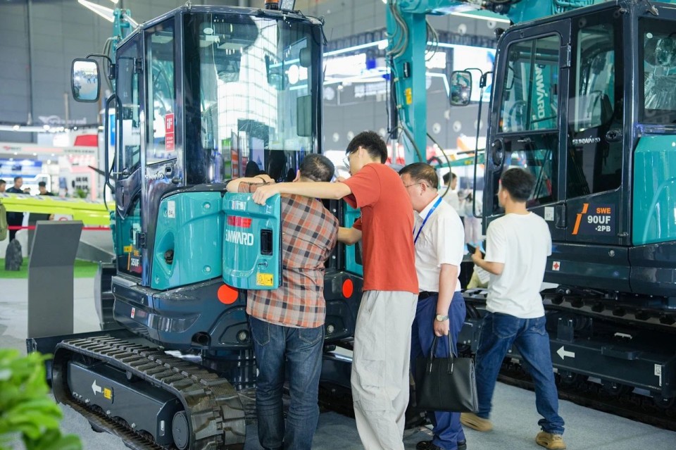 2025 CICEE | 从简单工具迈向多元化解决方案，，，优德88智能泛起非凡挖掘机风范
