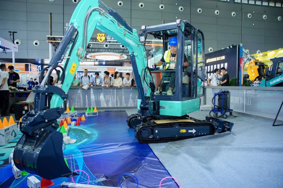 2025 CICEE | 从简单工具迈向多元化解决方案，，，优德88智能泛起非凡挖掘机风范