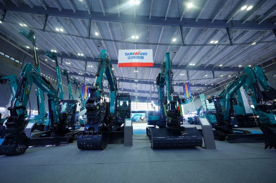 2025 CICEE | 从简单工具迈向多元化解决方案，，，优德88智能泛起非凡挖掘机风范