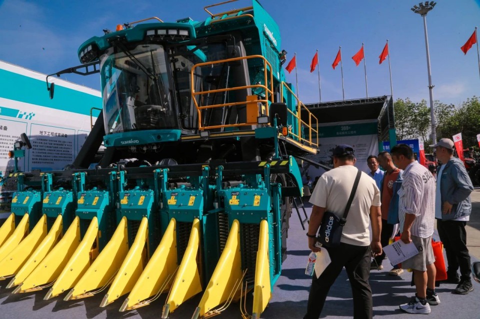 优德88智能亮相2025新疆国际农业机械博览会