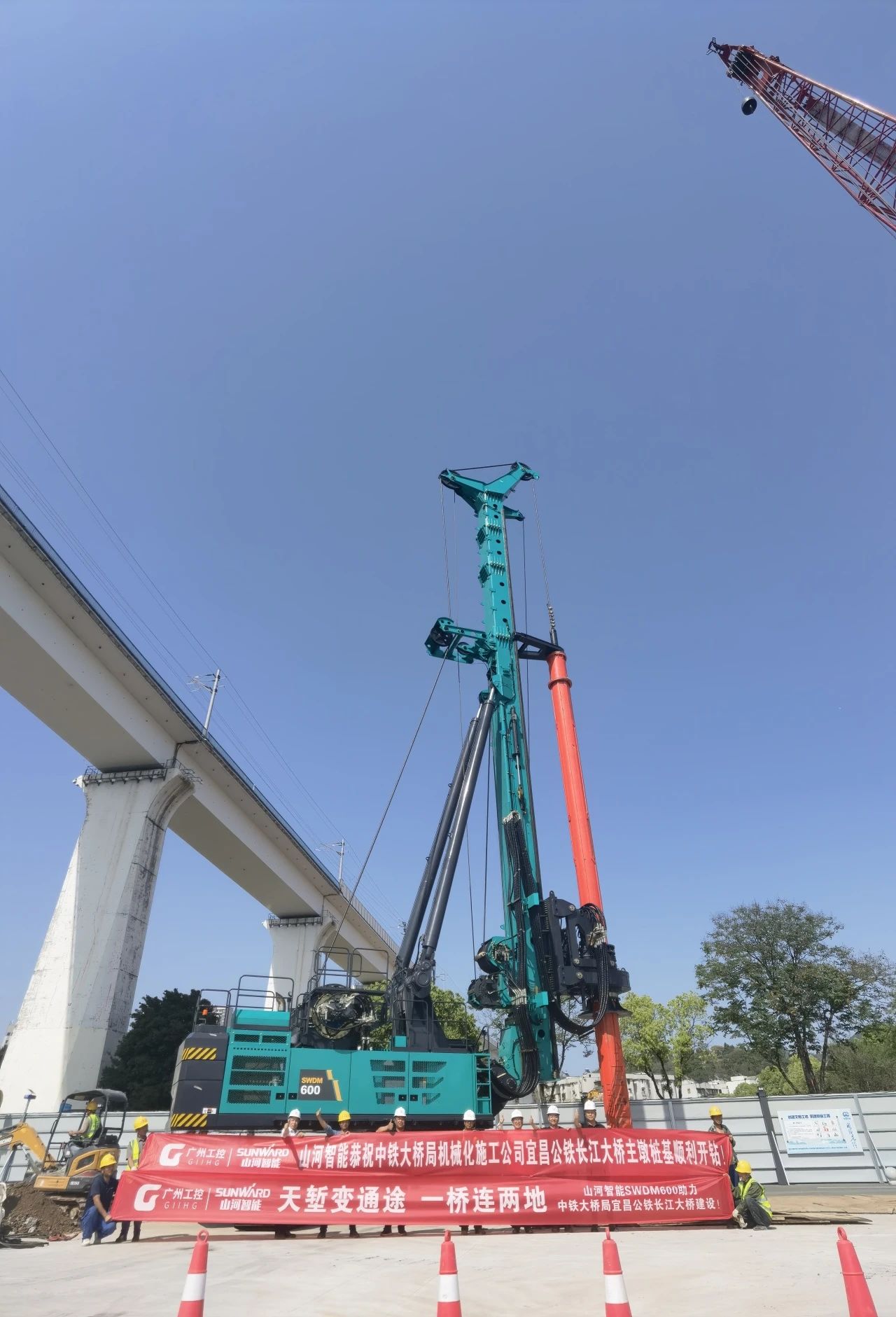 再战“天下级工程”！优德88智能旋挖钻机助力宜昌长江公铁大桥建设