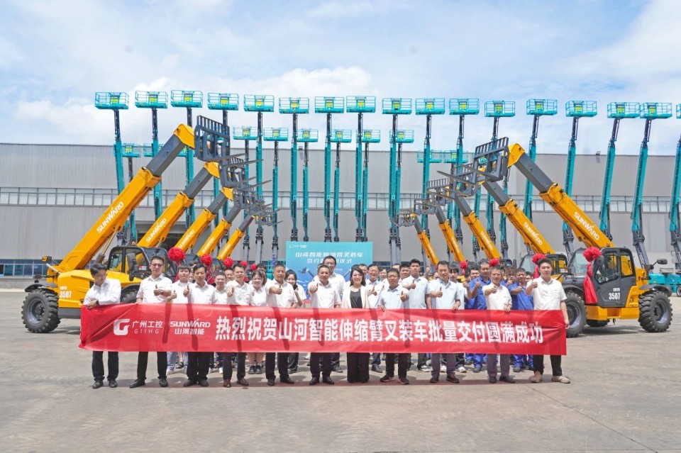 优德88智能伸缩臂叉装车批量交付，，，，即将奔赴新一线