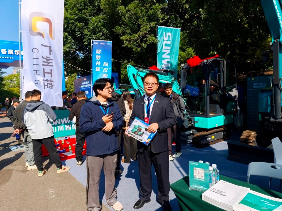 优德88智能微挖“天团”闪灼武汉，，，引领绿色施工潮流