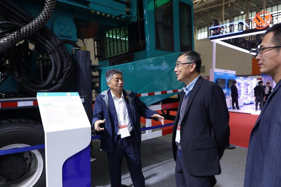 优德88智能携手“战略相助同伴”中国煤炭地质总局精彩亮相2025中国国际矿业大会