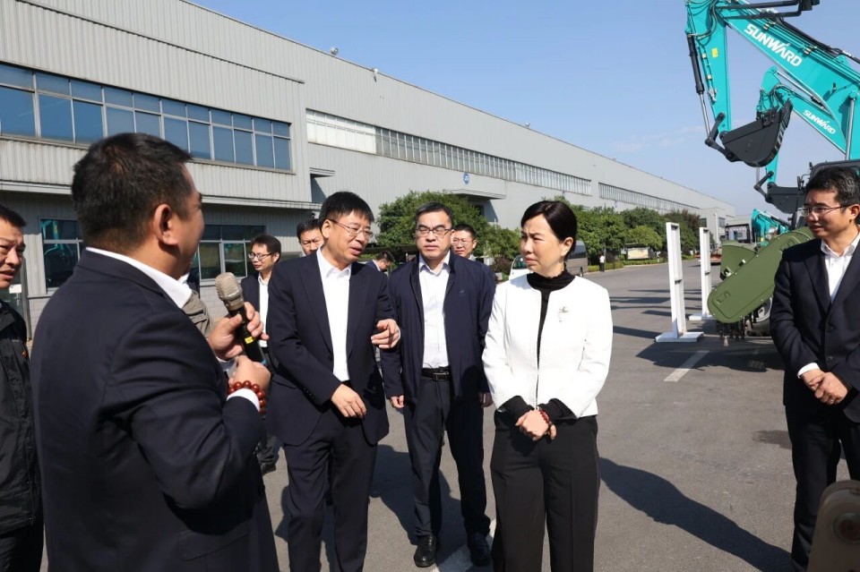 聚焦应急装备研爆发产，，，，，共探实战适配新路径——广州市应急治理局党委书记、局长叶芳调研优德88智能