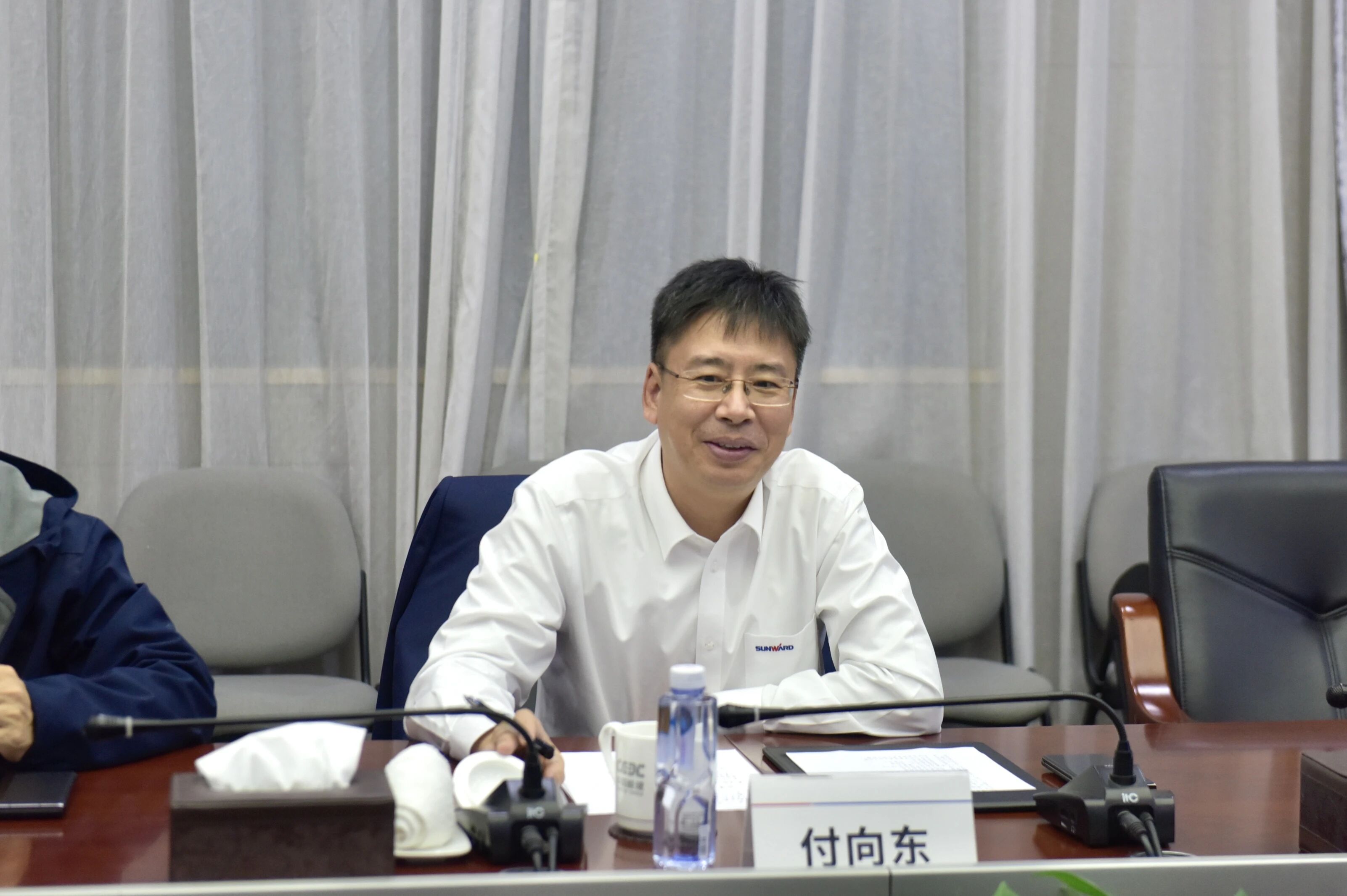 优德88智能与易普力开展座谈交流，，谱写互利共赢新篇章