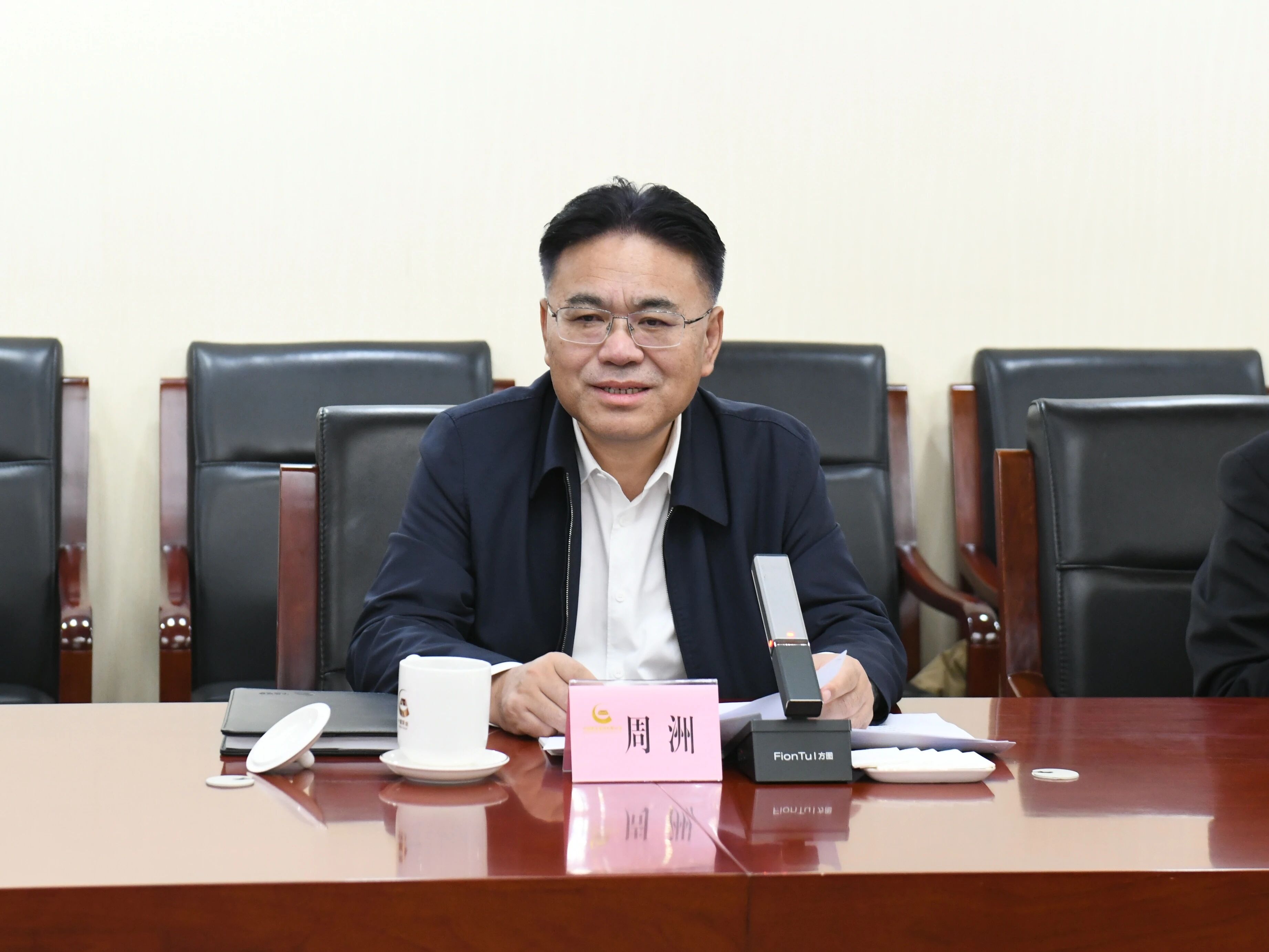 广州工控集团董事长景广军率优德88智能团队到中国黄金集团造访交流