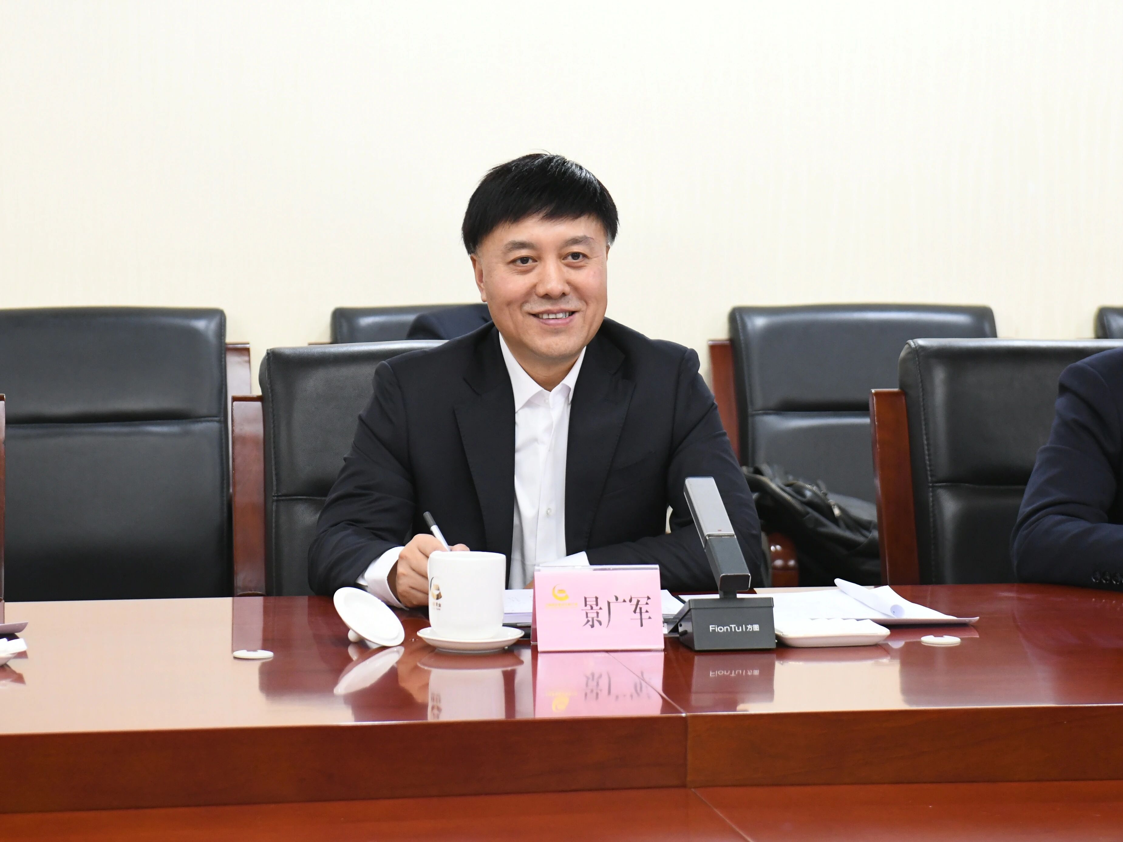 广州工控集团董事长景广军率优德88智能团队到中国黄金集团造访交流