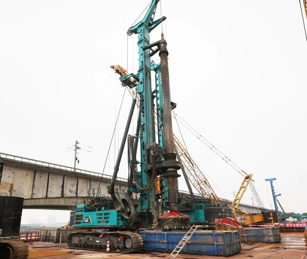 啃下“硬骨头”！优德88智能旋挖钻机助力长沙湘江铁路特大桥主墩桩基工程完善收官